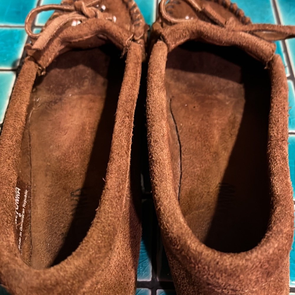 Dark Brown Suede Minnetonka Moccasins. Size 7 - Picture 5 of 10